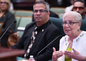 Cámara evalúa traspaso de planteles para el beneficio de sus comunidades