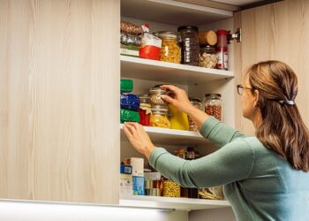 Gana millonaria indemnización después de que un popular producto de cocina le dañara los pulmones