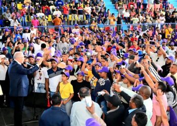 Danilo Medina exige explicación por sobrecosto de la presa de Monte Grande