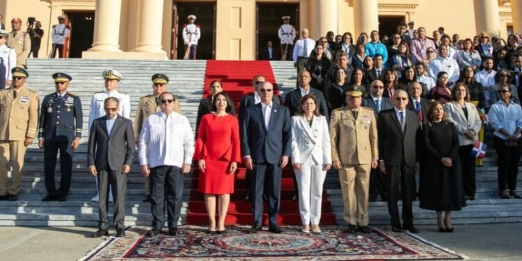 Presidente Abinader encabeza solemne acto con motivo del Día de la Bandera Nacional