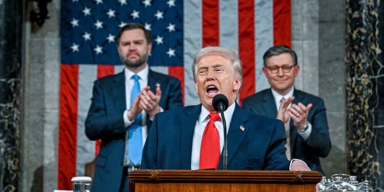 Aranceles, inmigración y operaciones en el extranjero: ¿de qué habló Trump en su discurso anual?