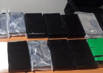 Atrapan a una extranjera vinculada a 14 paquetes de cocaína decomisados en el aeropuerto Las Américas