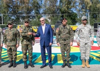Presidente Luis Abinader entrega equipos militares para fortalecer la seguridad nacional