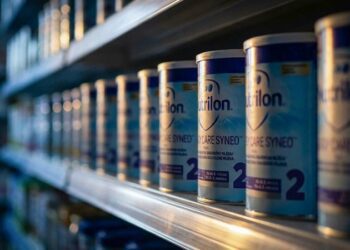 Decenas de bebés enferman en un país europeo tras beber esta fórmula infantil