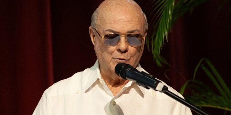 Hipólito Mejía pide a jóvenes enriquecer sus conocimientos