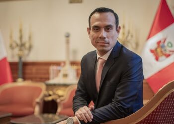 Congreso de Perú destituye al presidente José Jerí