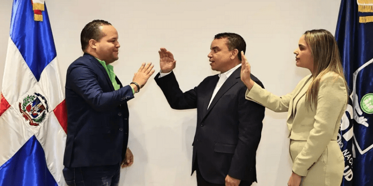 Titular del SNS juramenta directores en hospitales de Cibao Sur