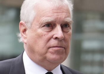 Detienen al expríncipe británico Andrés en medio del escándalo por sus vínculos con Epstein