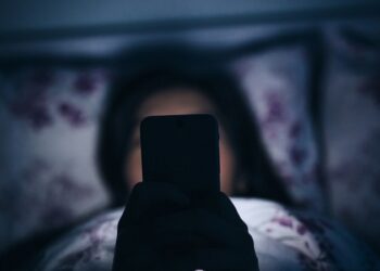 Este ‘inofensivo’ hábito nocturno podría dejarte ciego