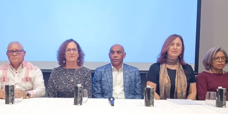 UASD presenta avances investigación orientada a personas viven con VIH