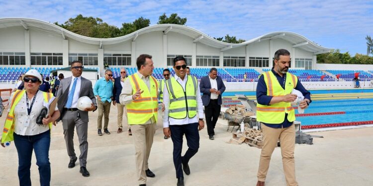 Ministros Kelvin Cruz e Ito Bisonó inspeccionan avances de obras para Juegos Centroamericanos