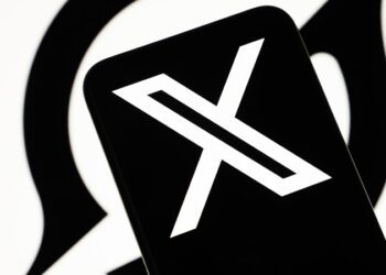 X sufre una caída global