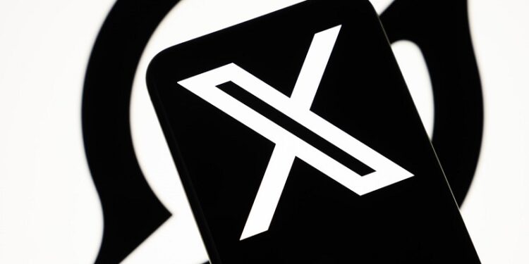 X sufre una caída global