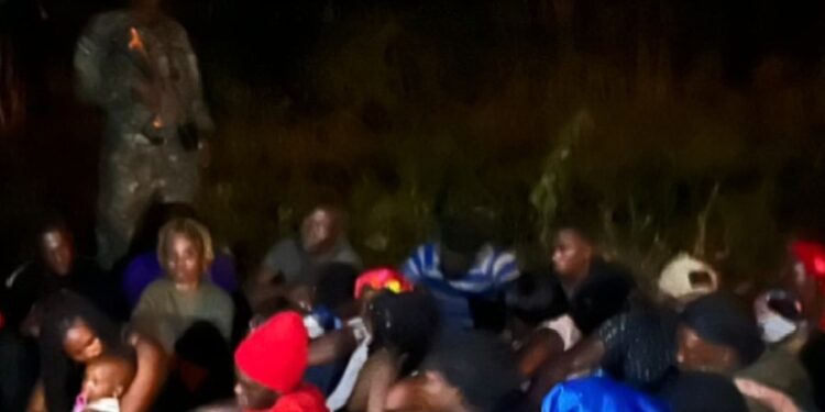 Ejército intercepta a 28 migrantes haitianos en Montecristi