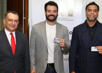 JCE entrega nueva cédula a la selección dominicana del Clásico Mundial de Béisbol 2026