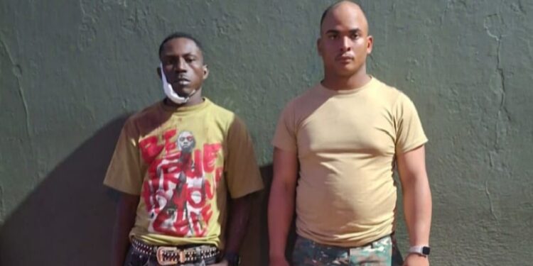 Detienen oficial del Ejército por transportar indocumentado