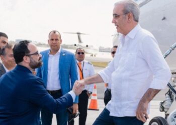 Presidente Abinader arriba a Miami para participar en cumbre regional convocada por Donald Trump