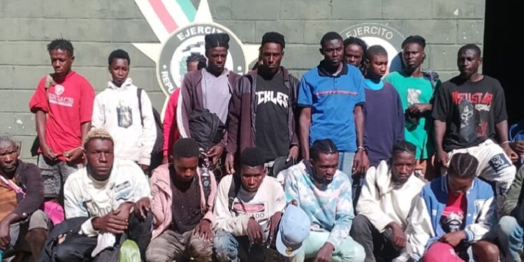 Ejército detiene a 26 indocumentados en Montecristi