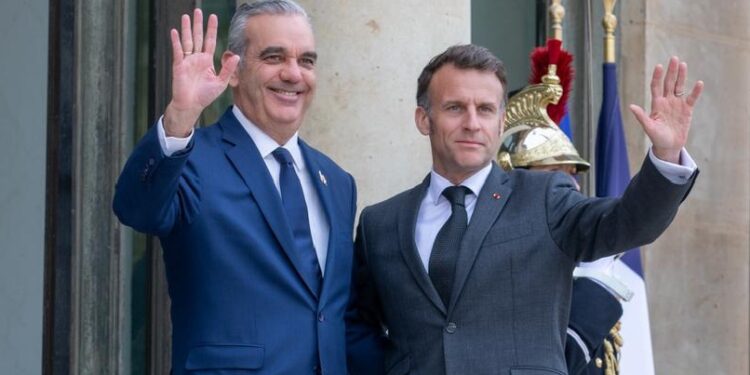 Presidente Abinader se reúne con su homólogo francés