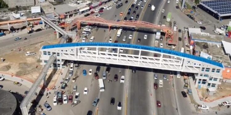 Anuncian desvío del tránsito por retiro del viejo puente peatonal en el Kilómetro 9