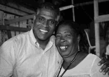 Critican el silencio oficial ante la muerte de Enerolisa Núñez, «Reina de la Salve»