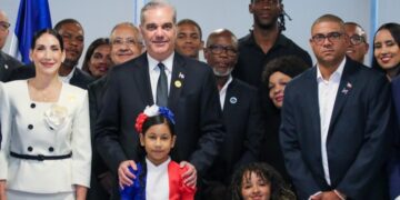 Abinader se reúne con dominicanos en Chile y resalta oportunidades que se abren por buenas relaciones con Kast