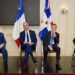 Presidente Abinader comparte con dominicanos en París