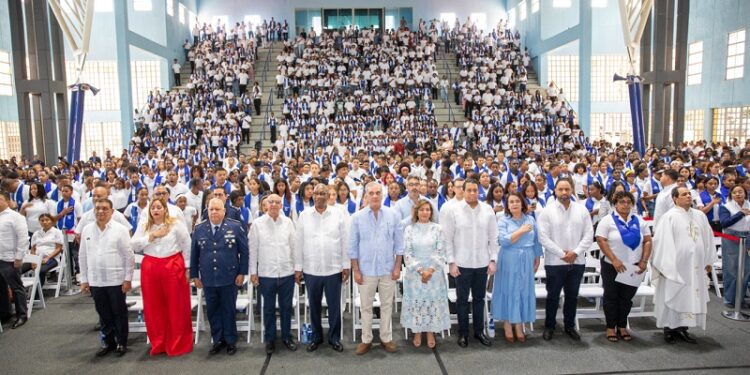 Presidente Abinader encabeza graduación de más de 4,000 participantes de Oportunidad 14/24