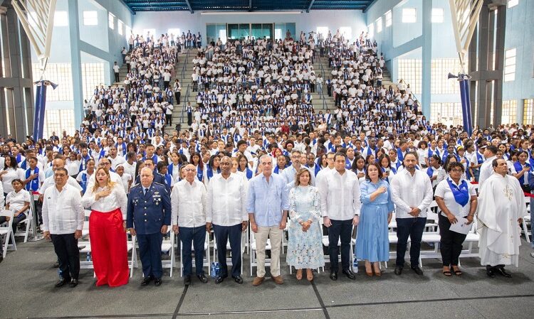 Presidente Abinader encabeza graduación de más de 4,000 participantes de Oportunidad 14/24