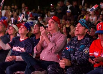 Abinader presenció en el malecón, junto a ciudadanos, juego entre RD y EEUU
