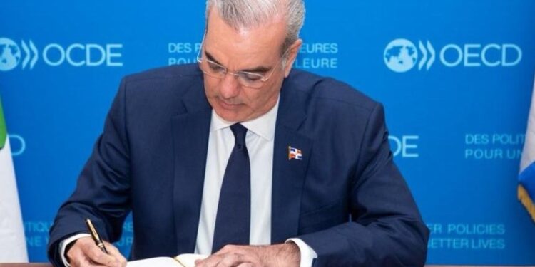 La República Dominicana formaliza acercamiento a la OCDE con firma de memorando de entendimiento