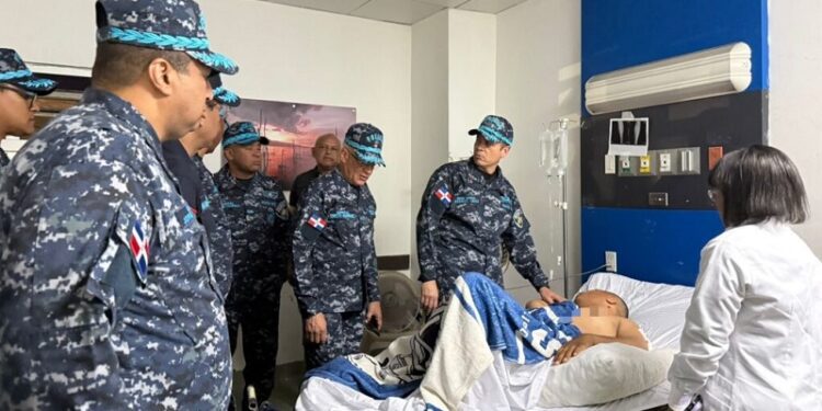 Director general de la PN visita a sargento herido