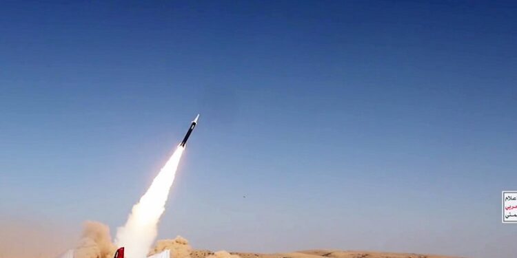 Hutíes lanzan ataque masivo con misiles de crucero contra objetivos israelíes