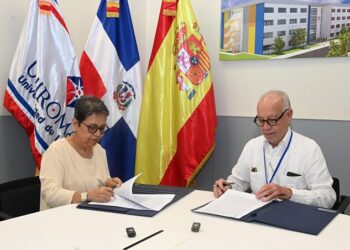 Voluntariado Banreservas y UNIROMANA firman convenio