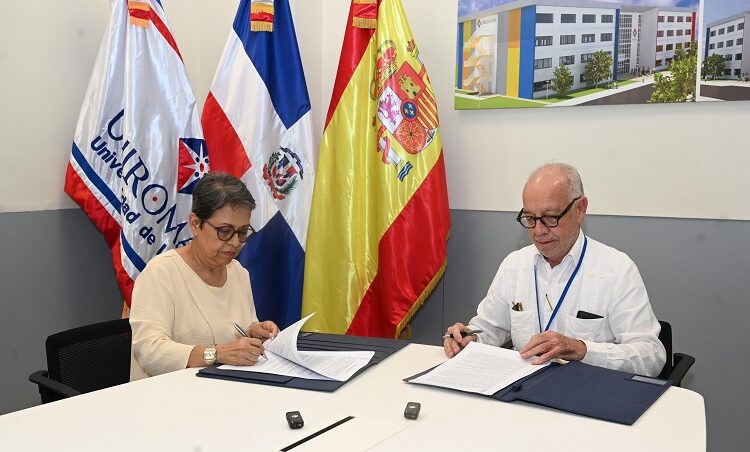 Voluntariado Banreservas y UNIROMANA firman convenio