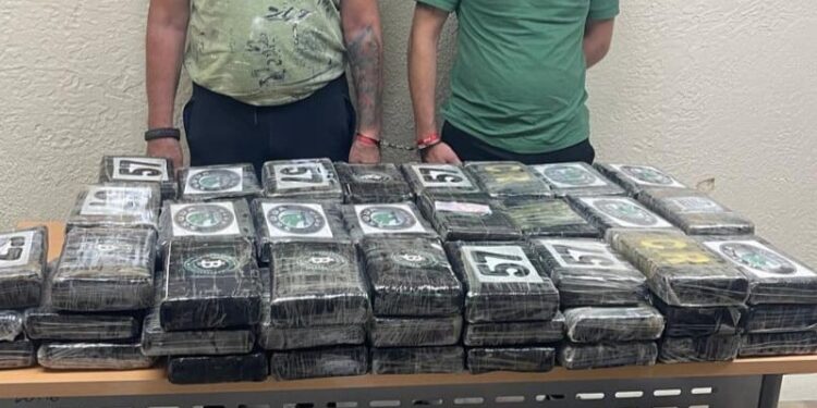 DNCD arresta a dos serbios y ocupa 75 paquetes de cocaína