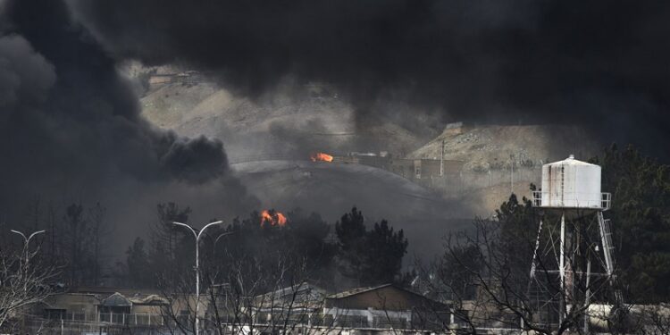 Trump amenaza con hacer estallar instalaciones energéticas de Irán que «aún no hemos tocado»