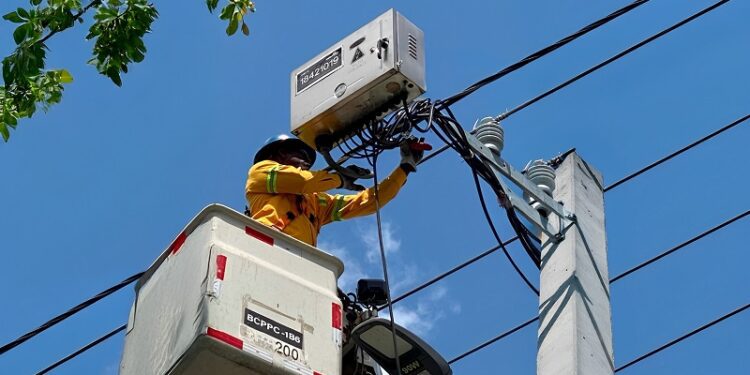 EDEESTE fortalece gestión del servicio eléctrico con el Sistema de Medición Concentrada en Altura
