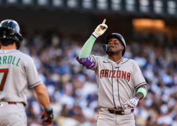 “Son humanos”. Perdomo se reencuentra con el umpire Blaser tras el ponche del Clásico