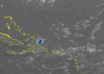 Vaguada y viento del este generan aguaceros, tronadas y fuertes ráfagas de viento