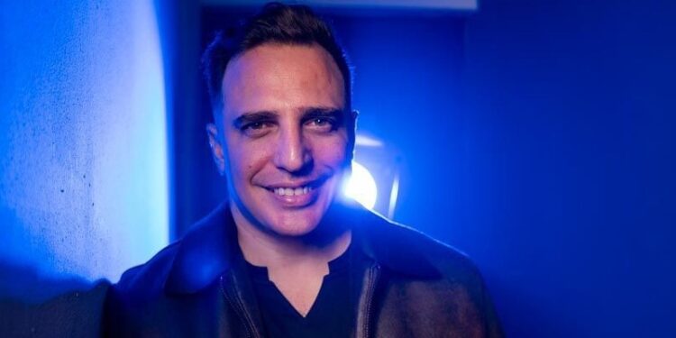 Jaime Viñas convierte en canción una fantasía prohibida