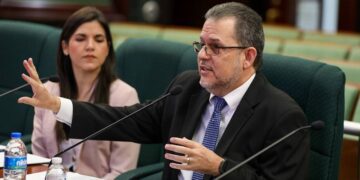 Investigan operaciones de subsidiaria de la AEE que maneja la red de fibra óptica