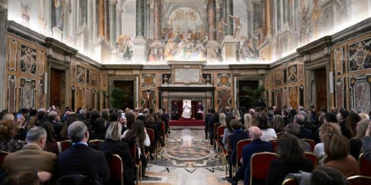 El Papa: Los aviones deben ser portadores de paz, la muerte no debe venir del cielo