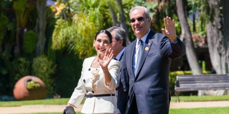 Presidente Abinader viaja a RD tras participar en investidura del chileno José Kast