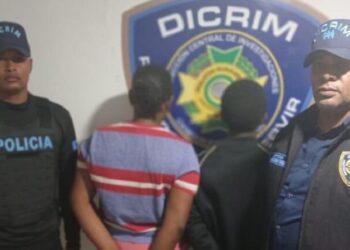 Policía rescata a dos menores reportados desaparecidos y apresa a un hombre vinculado al caso