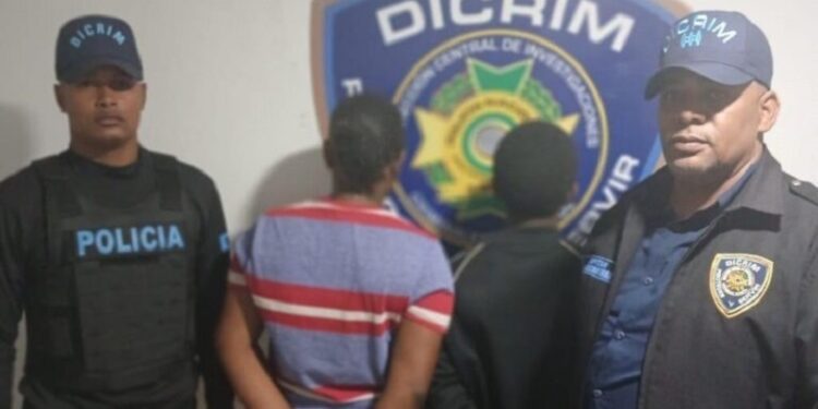 Policía rescata a dos menores reportados desaparecidos y apresa a un hombre vinculado al caso