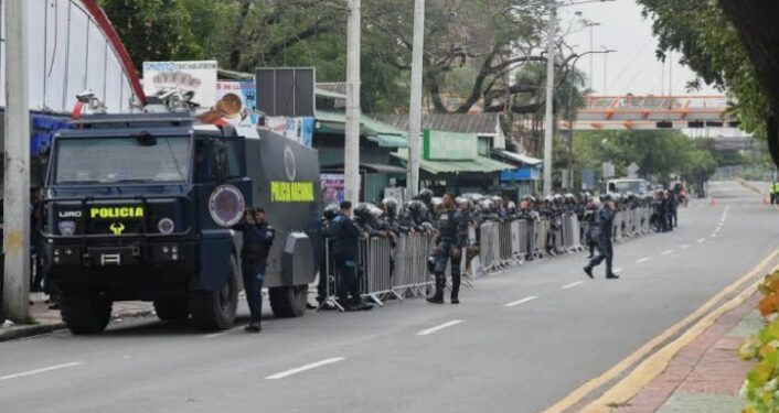 Disponen desalojo de la emblemática plaza Teleofertas