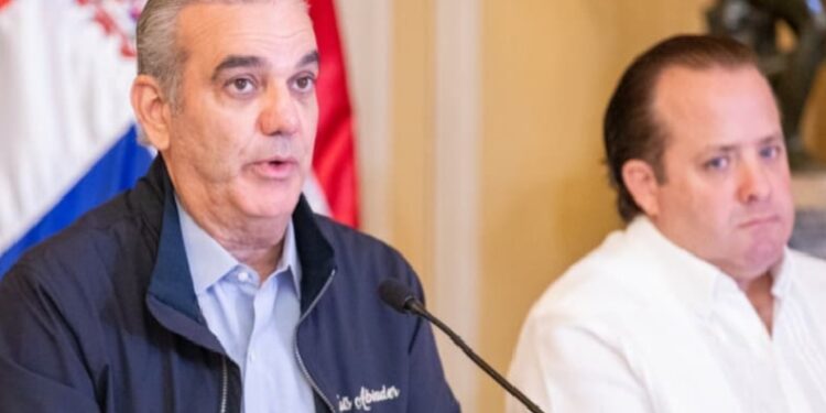 Presidente Abinader llama a la población a evitar zonas de riesgo