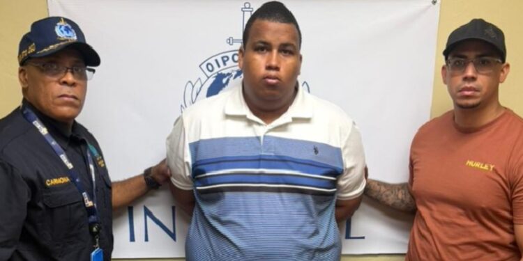 Extraditan a un dominicano-neerlandés acusado de homicidio de su tía en Aruba