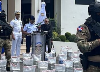 Ocupan 1.6 toneladas de cocaína en las costas de Pedernales